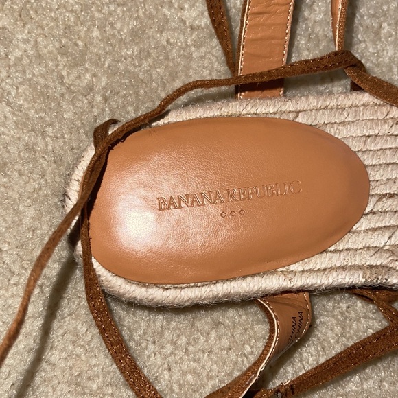 Banana Republic size 7 flats - Picture 3 of 3